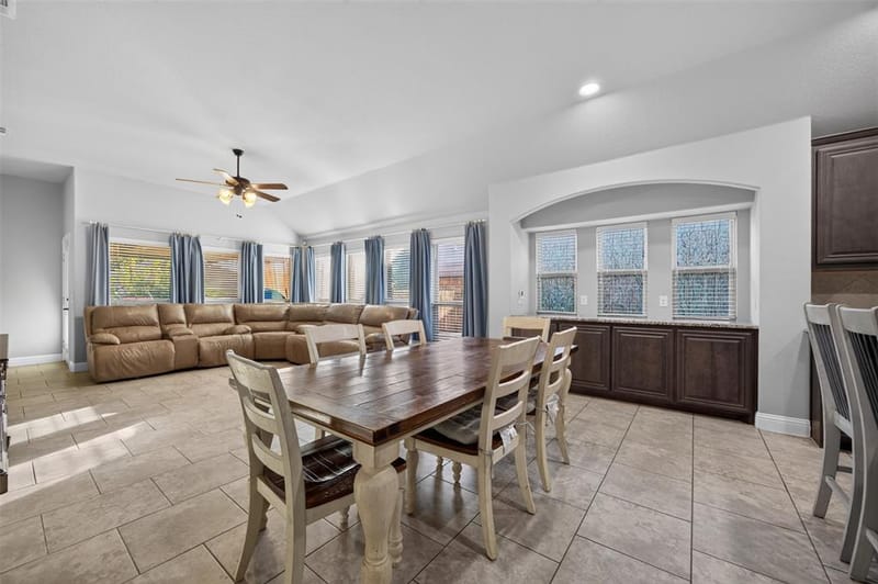 413 Lakeview Drive, Alvarado TX 76009 - Photo 11