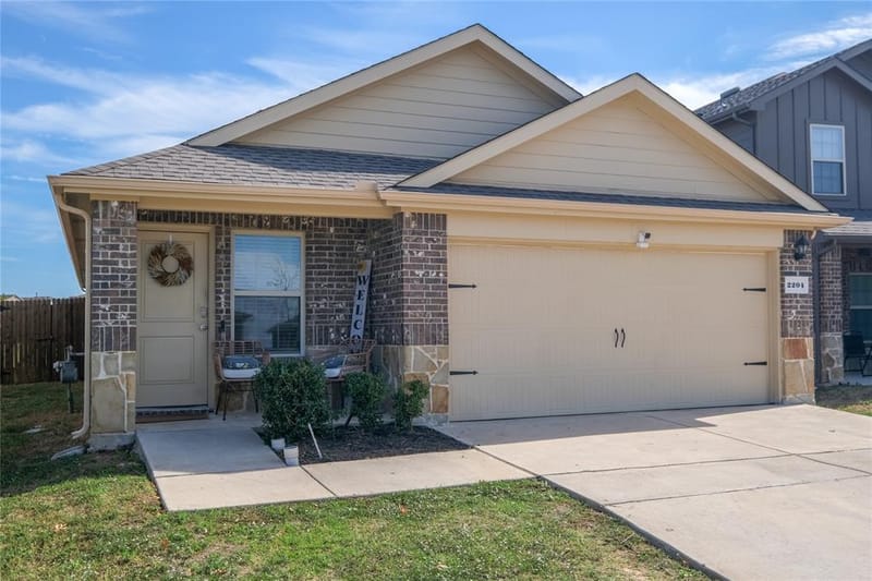 2204 Nightgrove Circle, Crandall TX 75114 - Photo 2