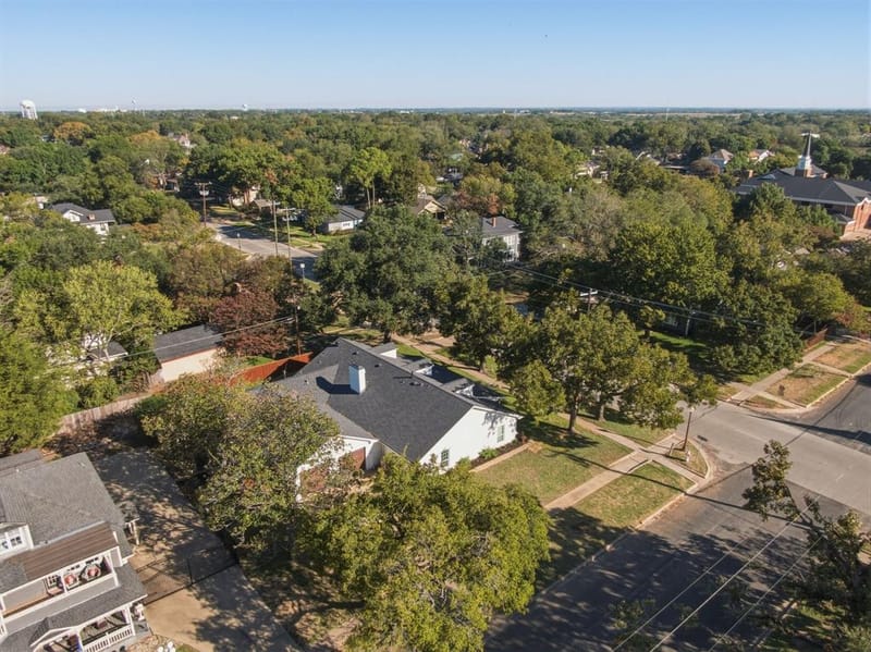 301 N Preston Street, Ennis TX 75119 - Photo 28
