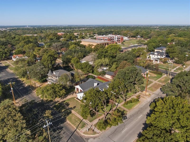 301 N Preston Street, Ennis TX 75119 - Photo 34