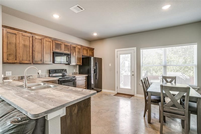 198 S Preston Street, Alvarado TX 76009 - Photo 6
