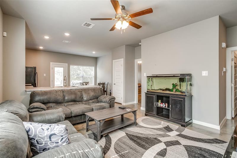 198 S Preston Street, Alvarado TX 76009 - Photo 4