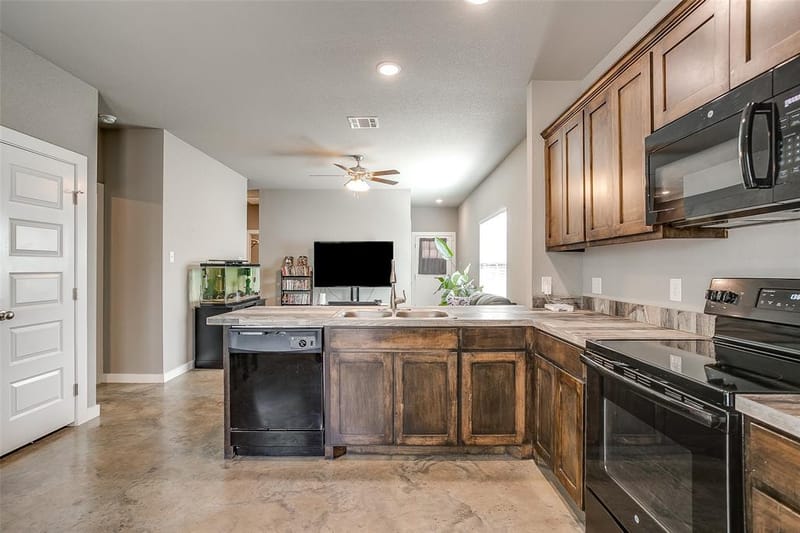 198 S Preston Street, Alvarado TX 76009 - Photo 8