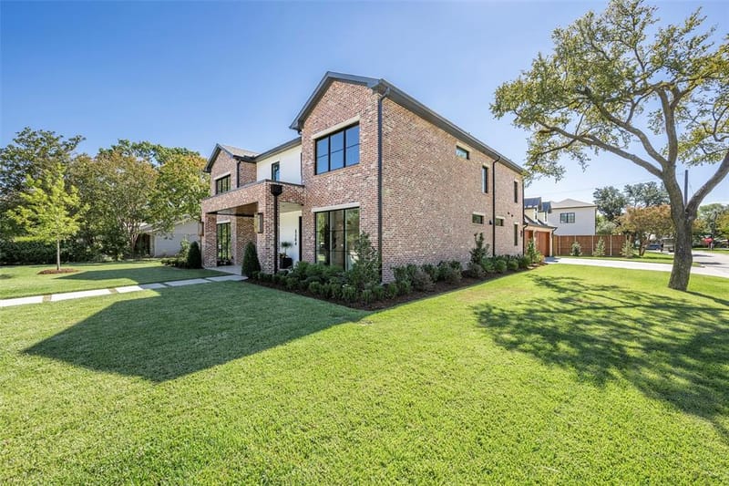 3304 Royal Lane, Dallas TX 75229 - Photo 3