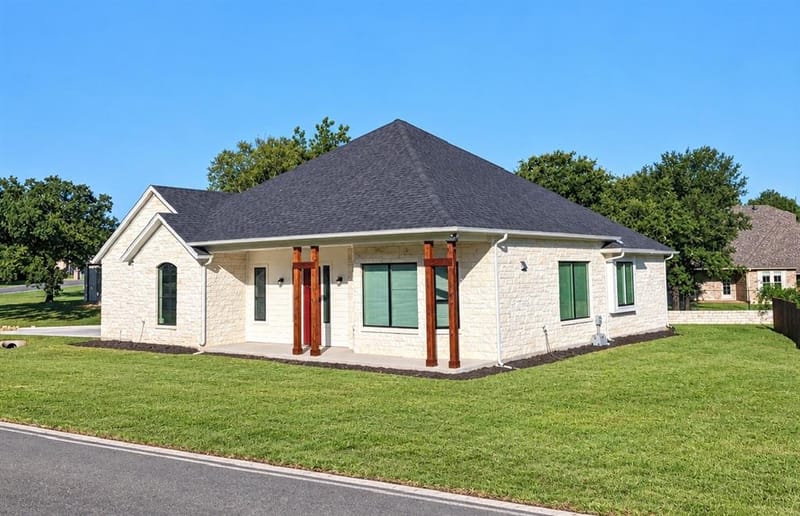 7006 Westover Drive, Granbury TX 76049