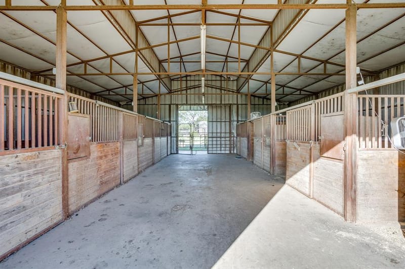 8112 County Rd 1014, Joshua TX 76058 - Photo 31