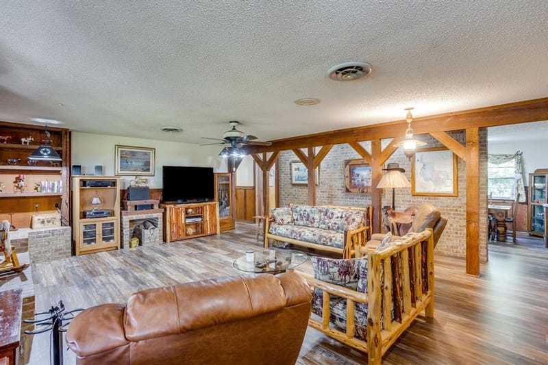 8112 County Rd 1014, Joshua TX 76058 - Photo 4