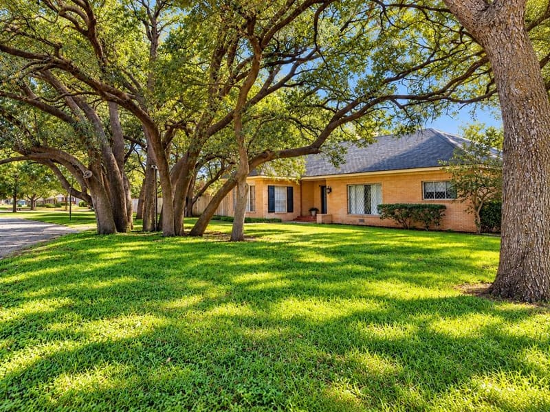 345 W Clinton Street, Dublin TX 76446 - Photo 2