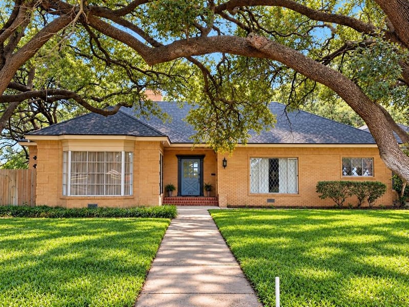 345 W Clinton Street, Dublin TX 76446 - Photo 3