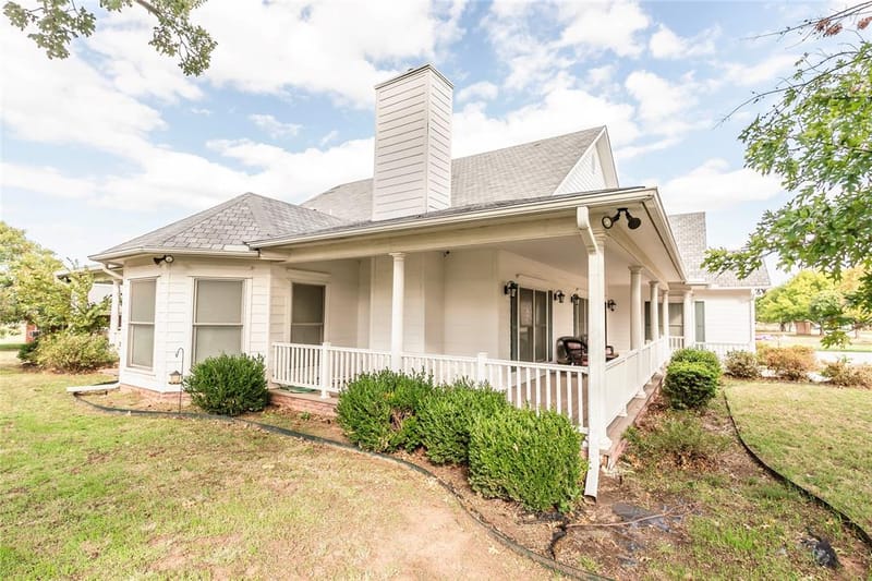 206 Poplar Street, Nocona TX 76255 - Photo 4