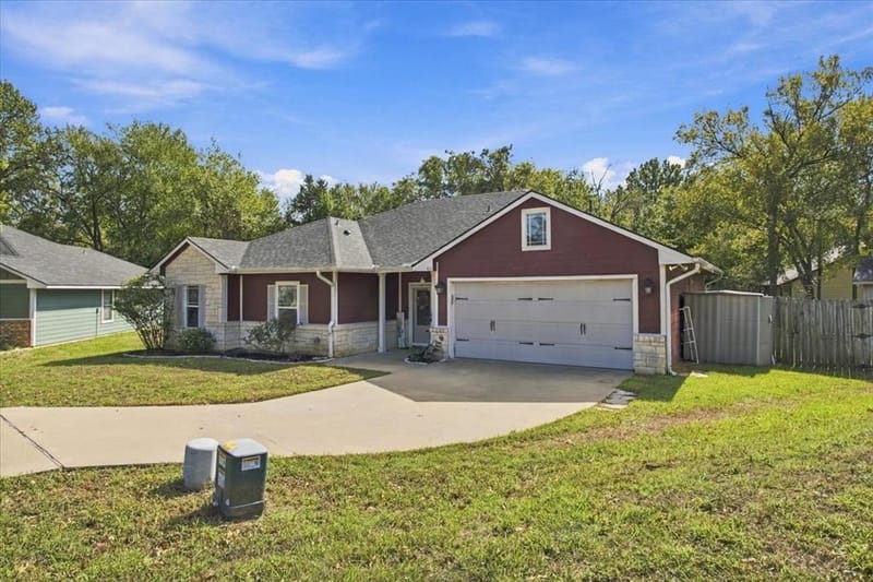 1831 Woodland Park Drive, Denison TX 75020 - Photo 2