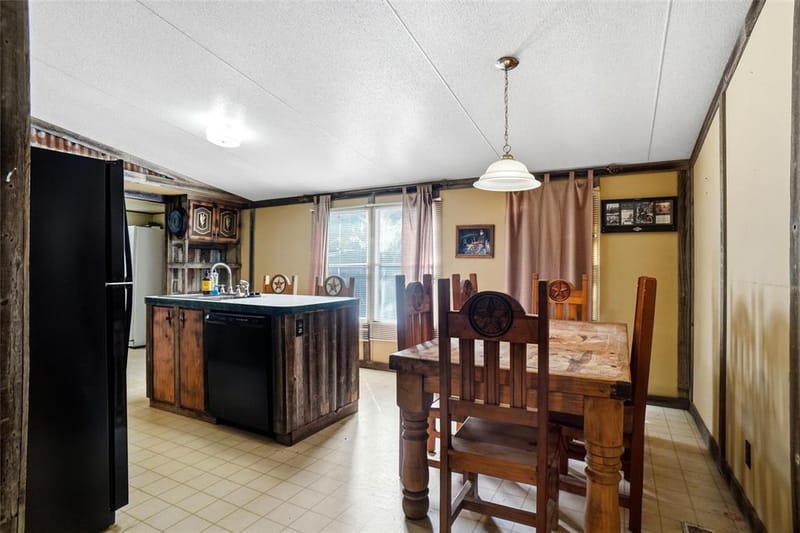 1633 Three Skillet Road, Springtown TX 76082 - Photo 17