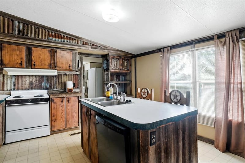 1633 Three Skillet Road, Springtown TX 76082 - Photo 18