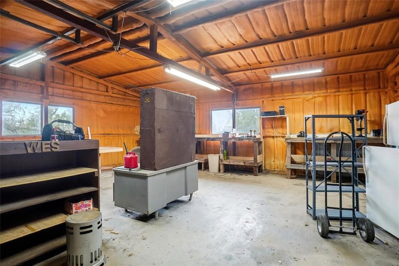 1633 Three Skillet Road, Springtown TX 76082 - Photo 31