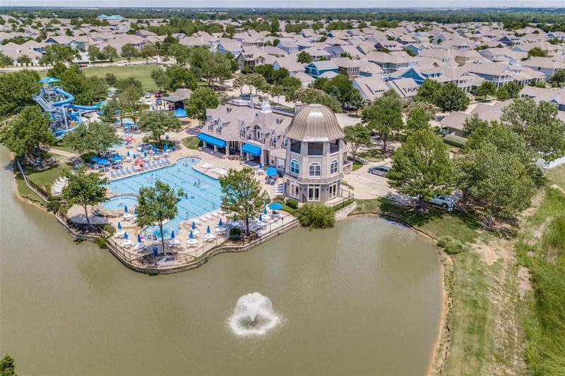 9920 Marthas Vineyard Circle, Providence Village TX 76227 - Photo 32