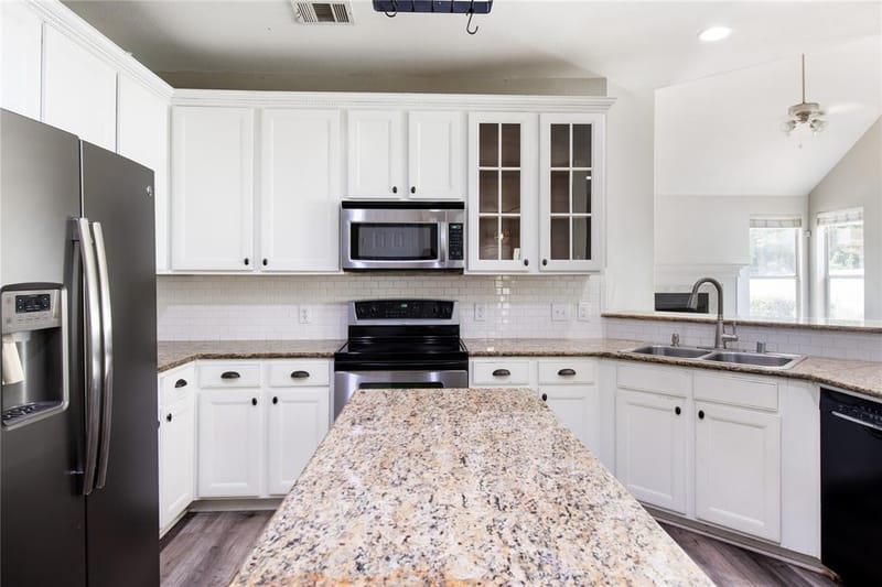 9920 Marthas Vineyard Circle, Providence Village TX 76227 - Photo 10