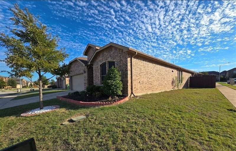 9265 Flying Eagle Lane, Fort Worth TX 76131 - Photo 2