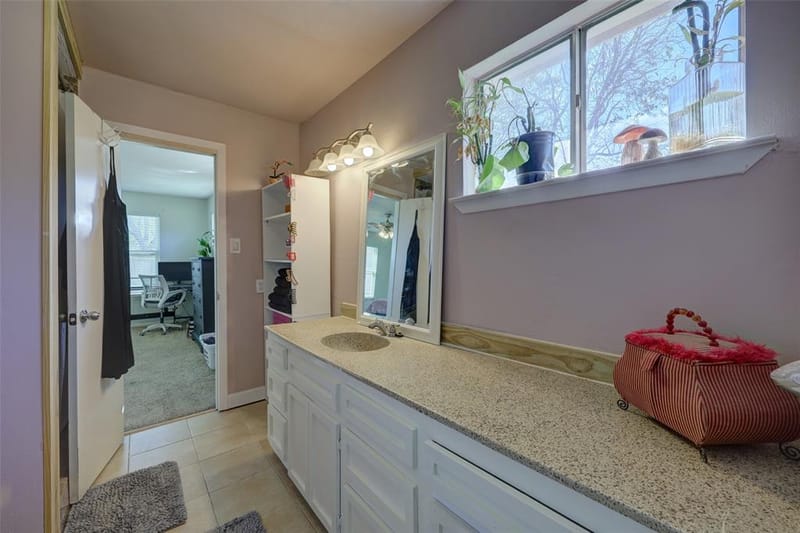 901 Elizabeth Boulevard, Granbury TX 76048 - Photo 23