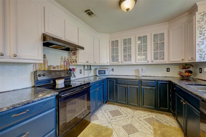 901 Elizabeth Boulevard, Granbury TX 76048 - Photo 6
