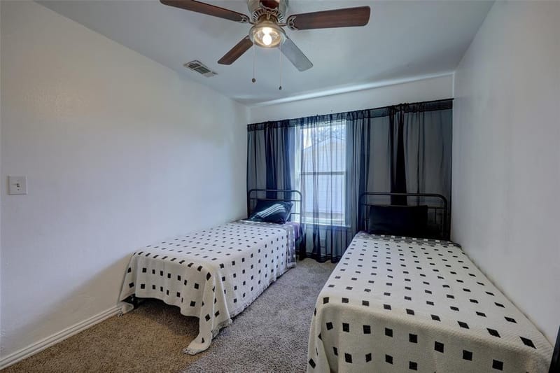 901 Elizabeth Boulevard, Granbury TX 76048 - Photo 32