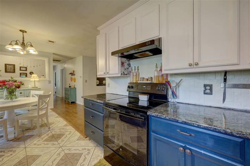 901 Elizabeth Boulevard, Granbury TX 76048 - Photo 9