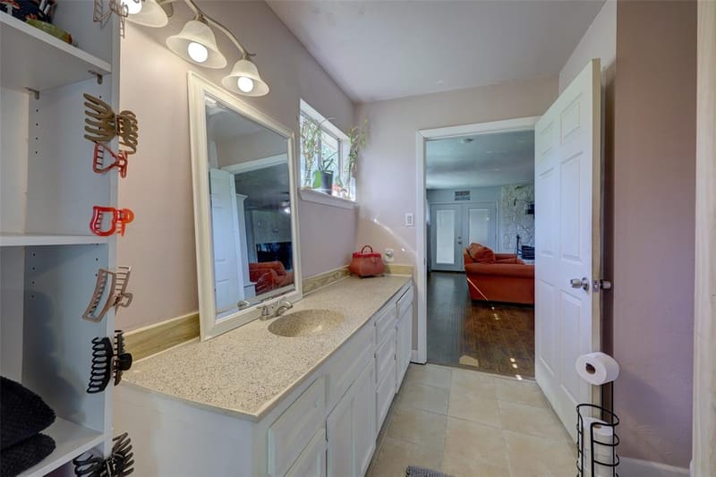901 Elizabeth Boulevard, Granbury TX 76048 - Photo 24