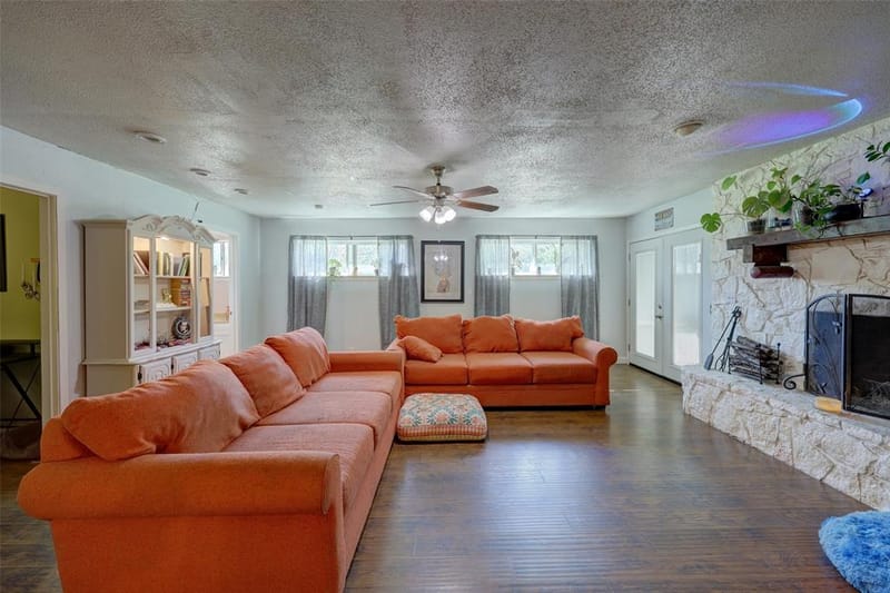 901 Elizabeth Boulevard, Granbury TX 76048 - Photo 14