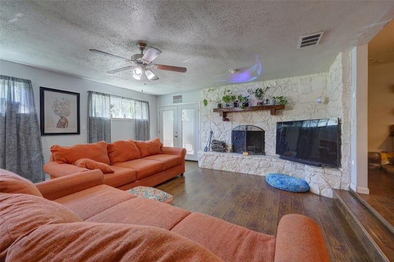 901 Elizabeth Boulevard, Granbury TX 76048 - Photo 15