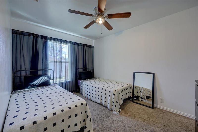 901 Elizabeth Boulevard, Granbury TX 76048 - Photo 31