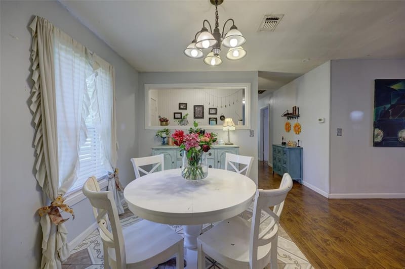 901 Elizabeth Boulevard, Granbury TX 76048 - Photo 4