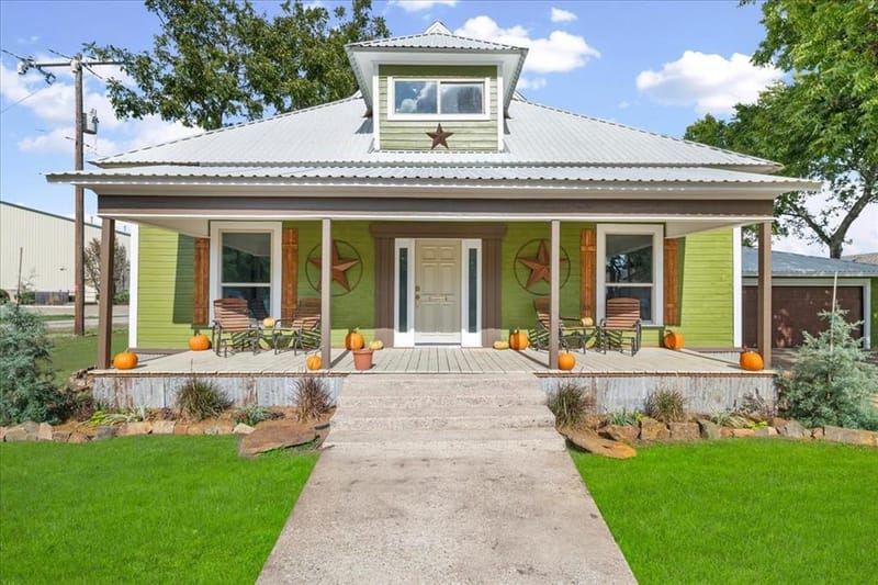 300 E 3rd Street, Blooming Grove TX 76626