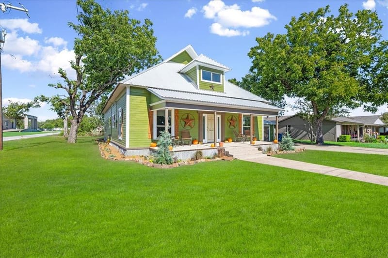 300 E 3rd Street, Blooming Grove TX 76626 - Photo 4