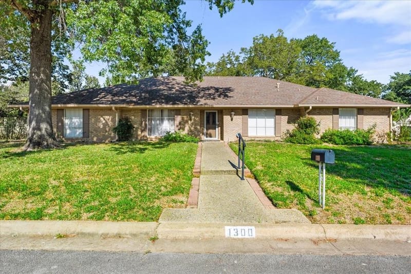 1300 Lexington Drive, Corsicana TX 75110