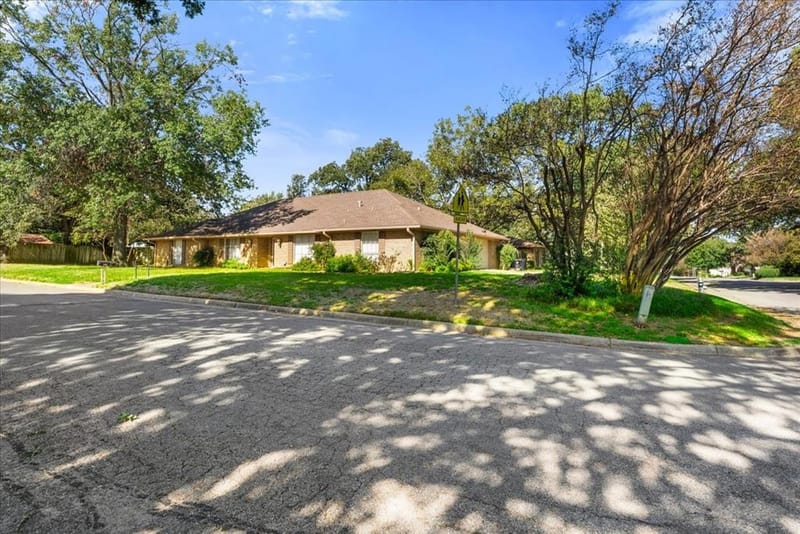 1300 Lexington Drive, Corsicana TX 75110 - Photo 4