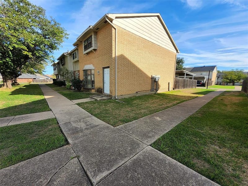 99 W Mountain Creek Drive, Grand Prairie TX 75052 - Photo 3