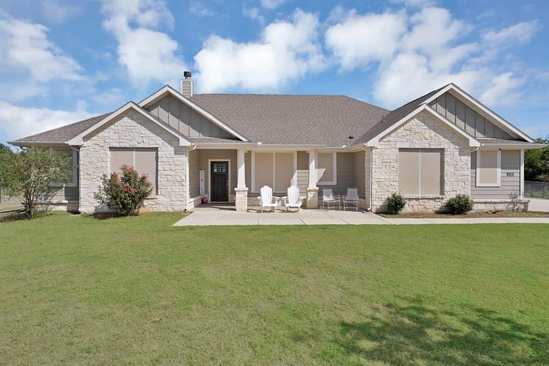 1039 Northern Oaks Court, Springtown TX 76082 - Photo 2