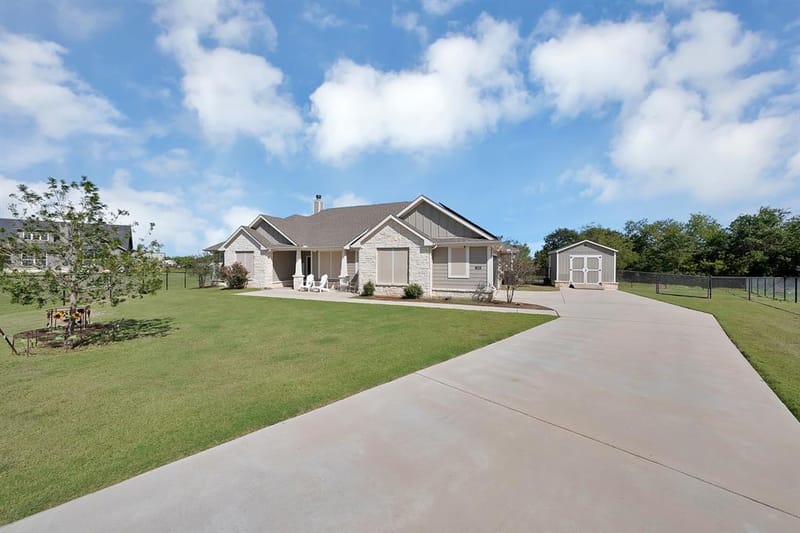 1039 Northern Oaks Court, Springtown TX 76082 - Photo 3