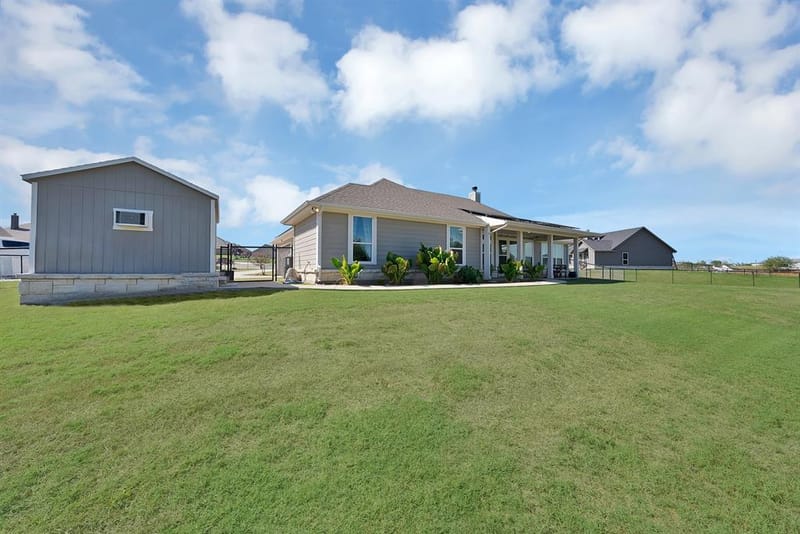 1039 Northern Oaks Court, Springtown TX 76082 - Photo 34