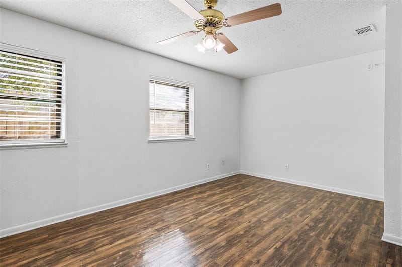 1826 Cunningham Street, Irving TX 75062 - Photo 14