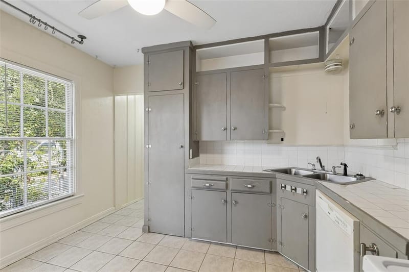4286 S Cresthaven Road, Dallas TX 75209 - Photo 9