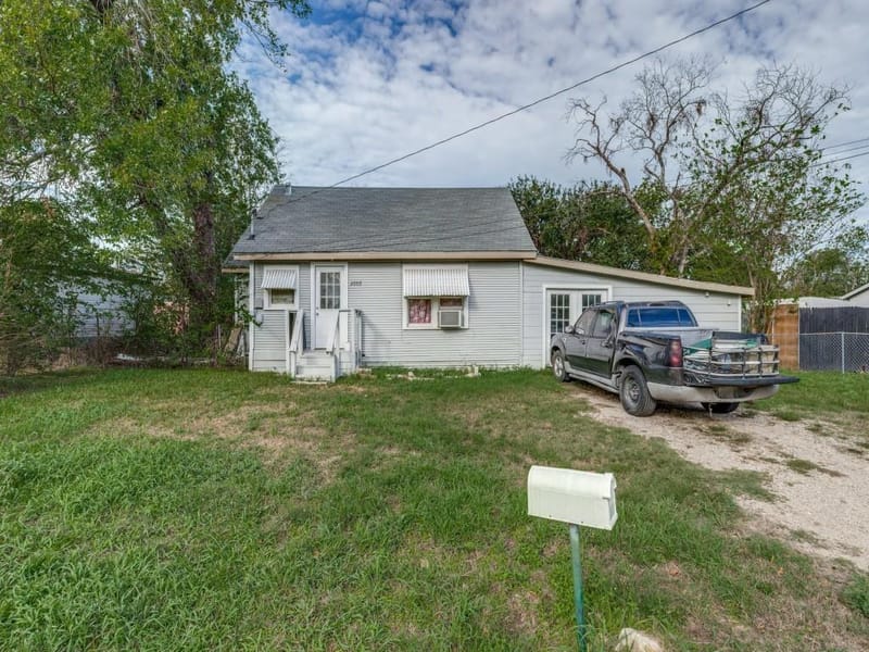 2009 Pecan Street, Commerce TX 75428 - Photo 2