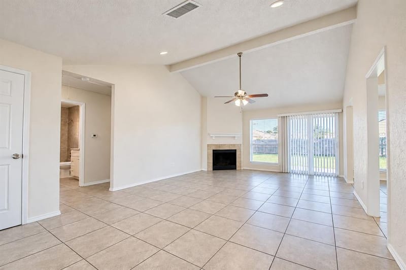 3018 Meadow Creek Court, Grand Prairie TX 75052 - Photo 6