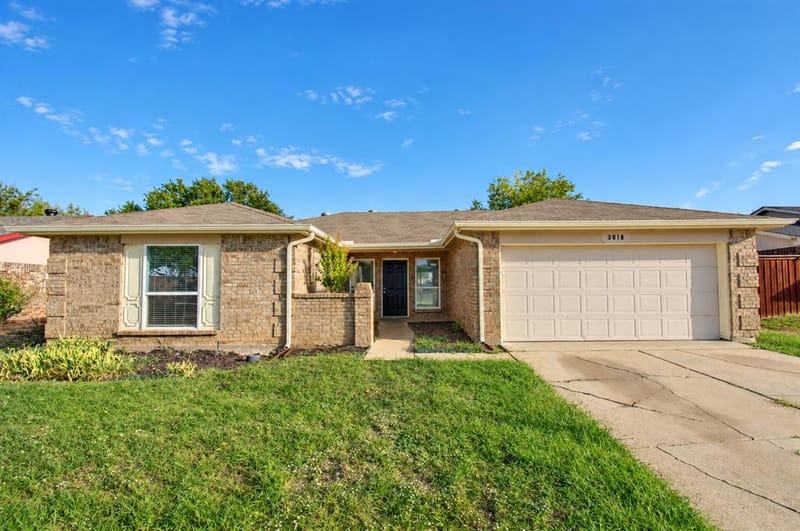 3018 Meadow Creek Court, Grand Prairie TX 75052