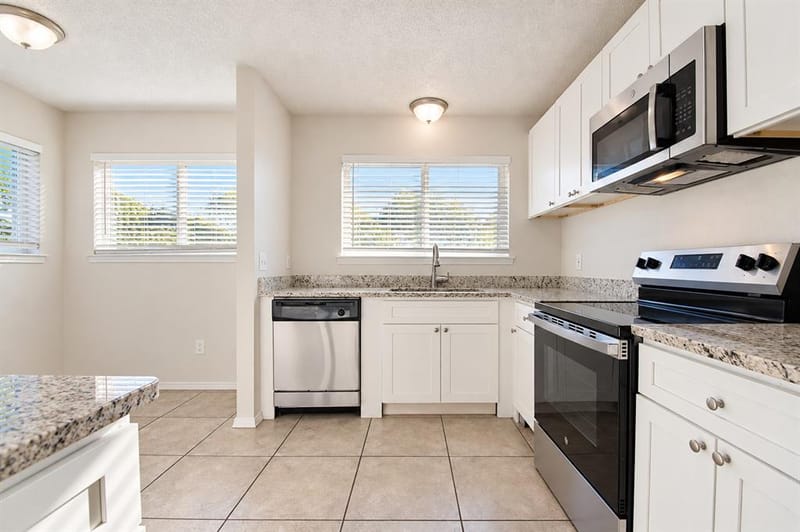 3018 Meadow Creek Court, Grand Prairie TX 75052 - Photo 9