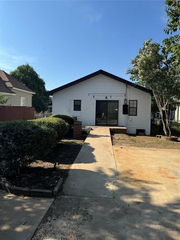 715 W Monterey Street, Denison TX 75020 - Photo 2