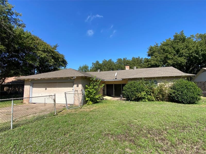 308 Valleyglen Drive, DeSoto TX 75115 - Photo 3