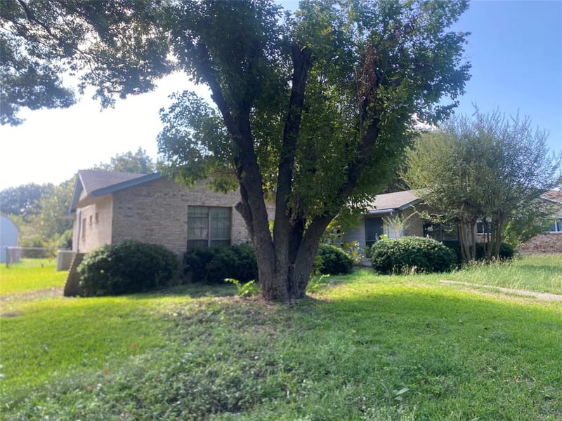 308 Valleyglen Drive, DeSoto TX 75115