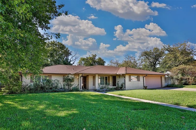 1912 Cypress Court, Gainesville TX 76240