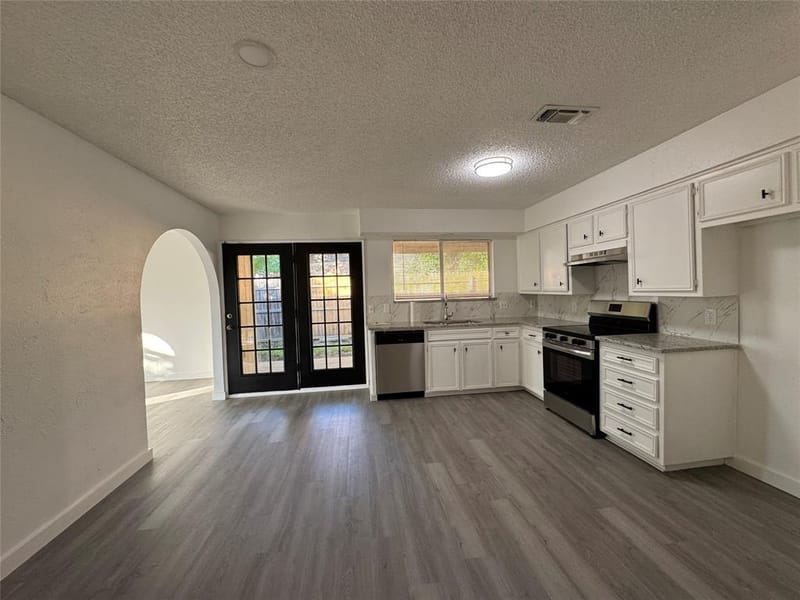 1029 Fox River Lane, Fort Worth TX 76120 - Photo 7