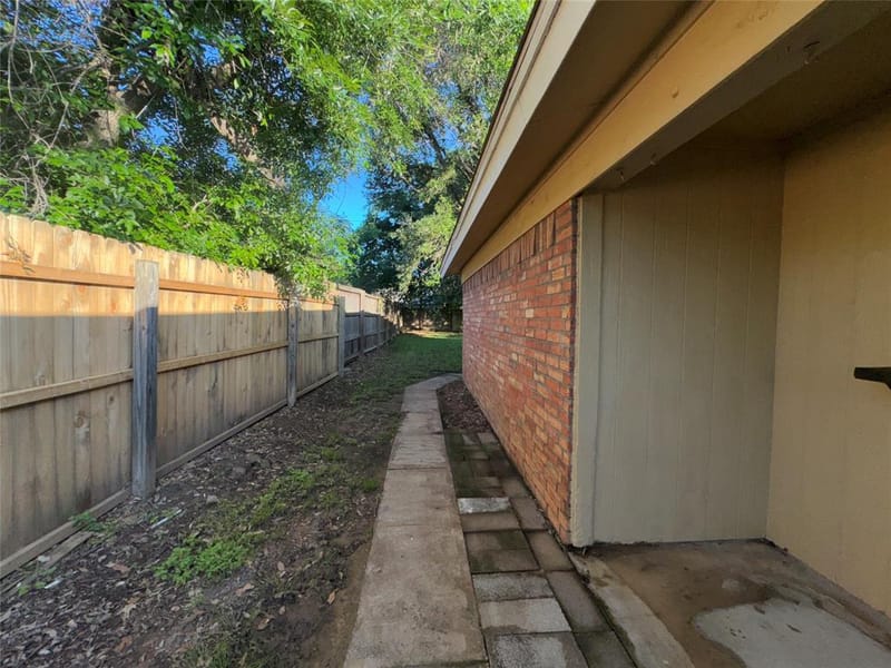 1029 Fox River Lane, Fort Worth TX 76120 - Photo 34